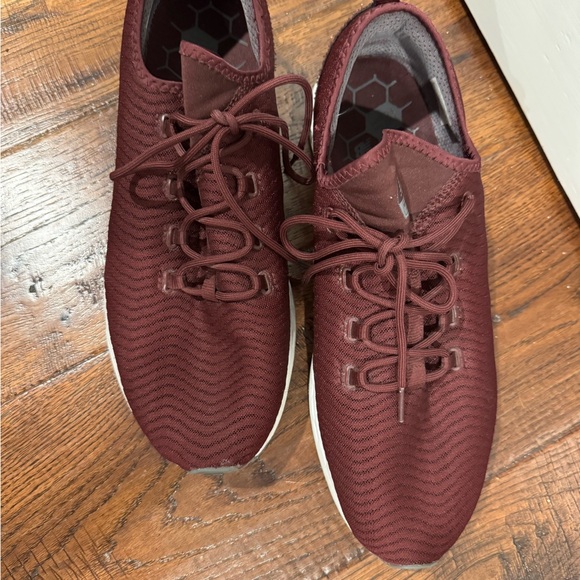 New Balance Men's Maroon Sneakers - Picture 2 of 6
